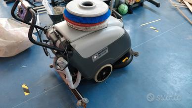 Lavapavimenti Nilfsk BA 410