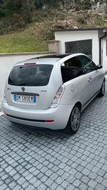 Lancia Y momo design