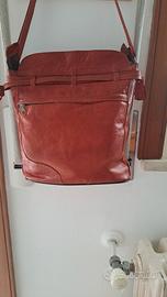 borsa in pelle con tracolla regolabile 