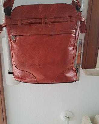 borsa in pelle con tracolla regolabile 