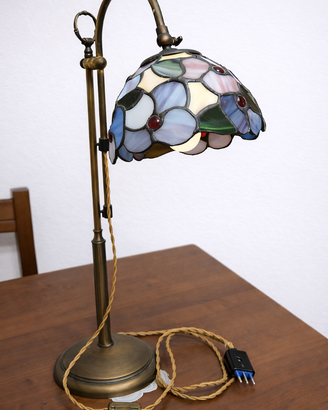 Lampada stile Tiffany in vetro colorato e ottone