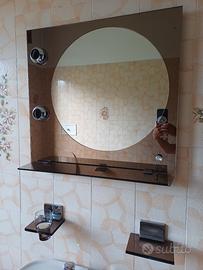 Specchio più  accessori.