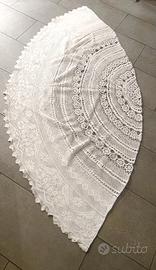 Copritavolo rotondo ad uncinetto