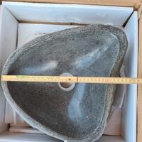 Lavabo piccolo in pietra, forma irregolare