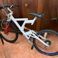 Bicicletta Mountain bike