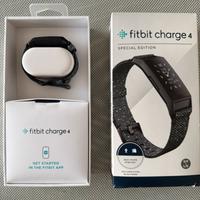 Fitbit Charge 4 con accesori originali