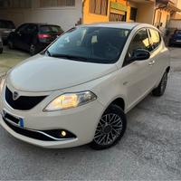 Lamcia y benzina /metano PARI NUOVO