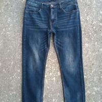 Pantalone in denim di colore blu.  Brand Max & Liu