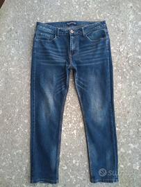 Pantalone in denim di colore blu.  Brand Max & Liu