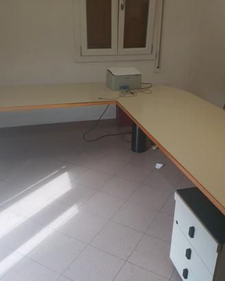 Scrivania angolare + cassettiera