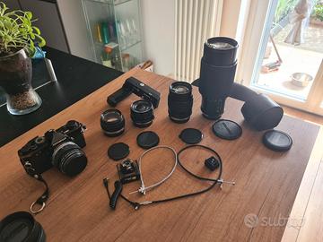 Olimpus OM-1 con 6 obiettivi 