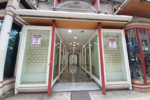 Via F. Di Palma locale di ampia superficie