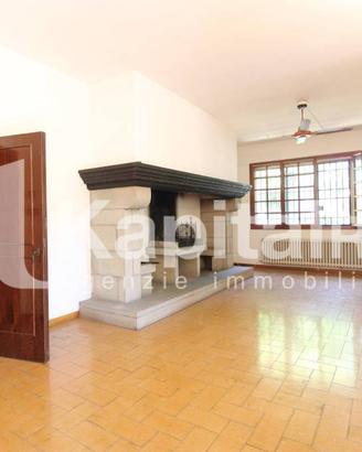 Villa di 180 m² con più di 5 locali e box auto dop