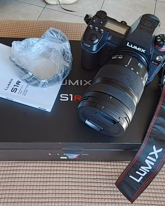 PANASONIC LUMIX S1R FOTOCAMERA PROFESSIONALE.