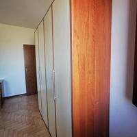 Armadio e cassettiera in legno