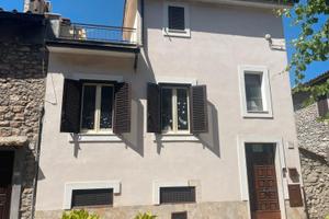 Luminoso appartamento in via Roma,28 a Licenza Rm