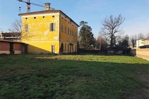 Rustico / Casale di 510 m² con più di 5 locali a S