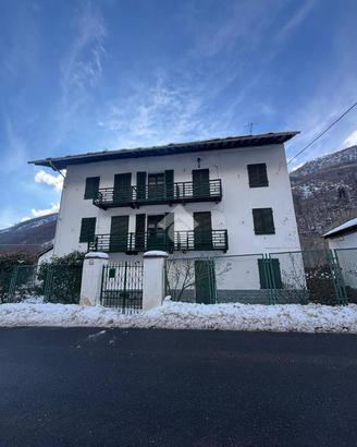 2 LOCALI A CHIALAMBERTO