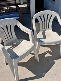 4 sedie plastica rigida bianche
