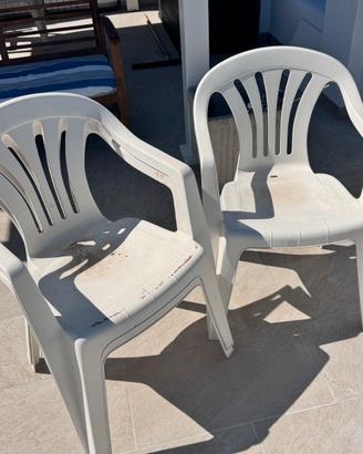 4 sedie plastica rigida bianche