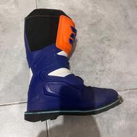 Scarponi piu’ casco