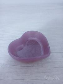 Piattino lilla a forma di cuore in resina