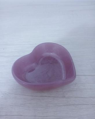 Piattino lilla a forma di cuore in resina