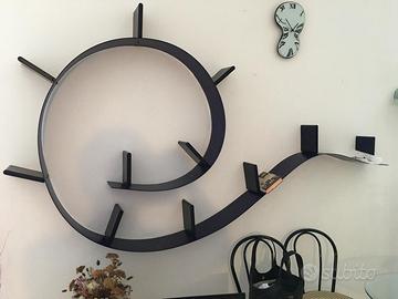 Bookworm Kartell – Reggilibri di design blu scuro