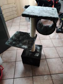 tiragraffi per gatto e gioco alto circa un metro e