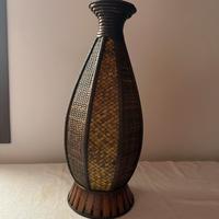 Vaso d’arredo in bamboo intrecciato dalla Cina