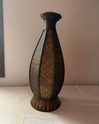Vaso d’arredo in bamboo intrecciato dalla Cina