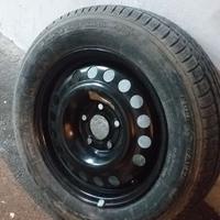 ruota completa di cerchione