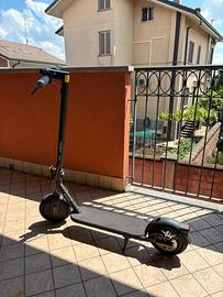 Monopattino Elettrico Xiaomi Scooter 4