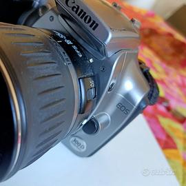 Canon EOS 300d con obiettivo ef-s18-55mm