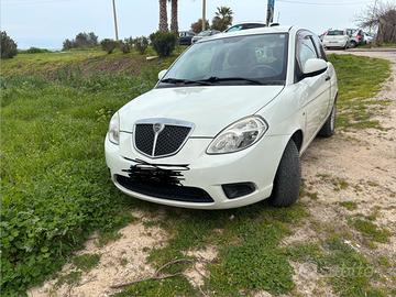 Lancia Y