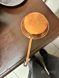 Pentolino in rame con manico lungo