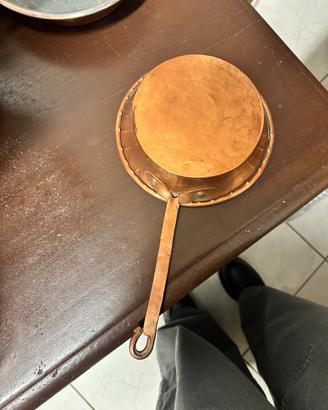 Pentolino in rame con manico lungo