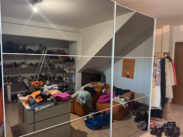 Armadio con ante scorrevoli  a specchio