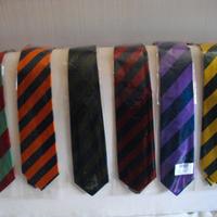 Cravatte Regimental e porta cravatte in pelle