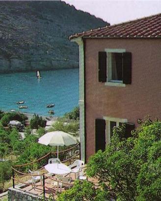 ISOLA D'ELBA bilocale sul mare a Nisporto
