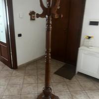 uomo morto appendiabiti legno Ostia antica