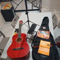 Chitarra classica completa di tutto. 
