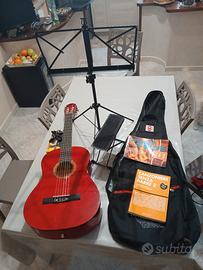 Chitarra classica completa di tutto. 