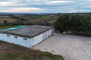 Terreno con Capannone e Villa