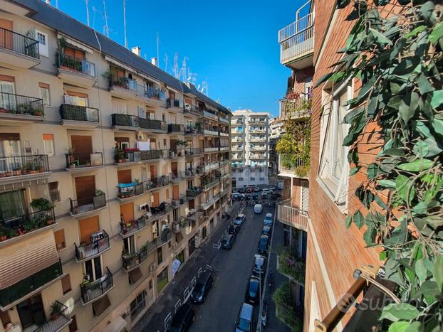 STANZA SINGOLA in zona CINECITTA'/ BALCONE