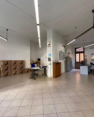 NEGOZIO A NOVARA