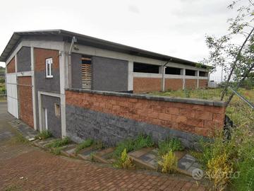 Biancavilla capannone agricolo c/da croce vallone