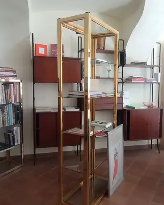 Libreria espositore in metallo e ripiani cristallo