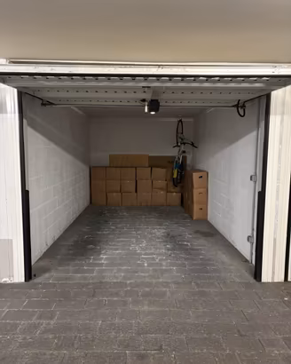 Box auto con basculante elettrico