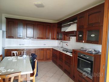 Cucina usata completa di elettrodomestci